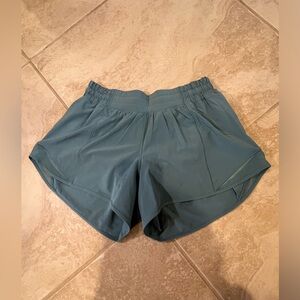 Lululemon Hotty Hot shorts 4”